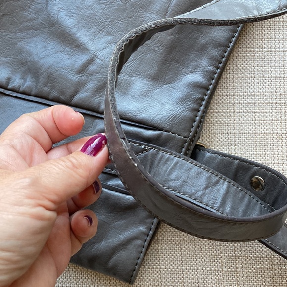 Nine West shoulder bag, grey, two zipper pockets,silver toned hardware, keychain - Picture 9 of 10